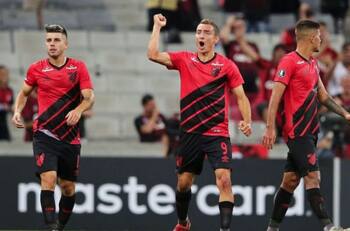 ¡Ojo Colo Colo! Athletico Paranaense pierde importante jugador para la Copa Libertadores