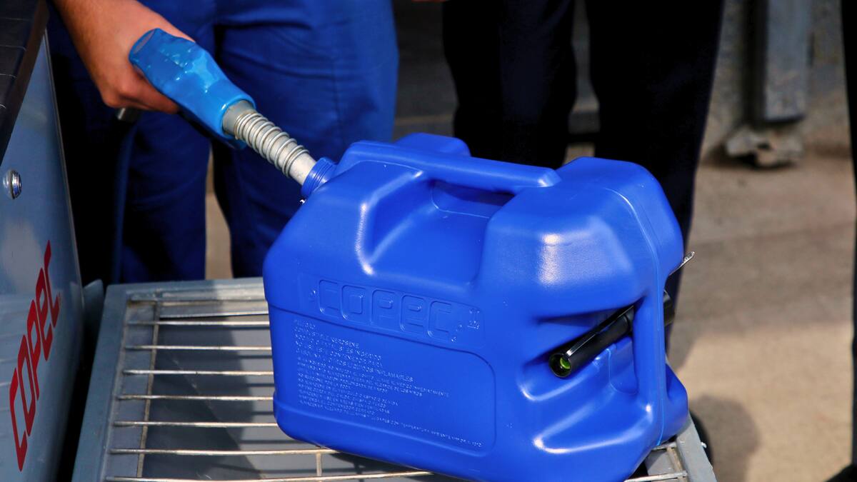 Golpe al bolsillo: ENAP anuncia una fuerte alza en el precio de la parafina