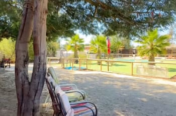 Este rincón natural con piscina y áreas verdes es perfecto para visitar en verano