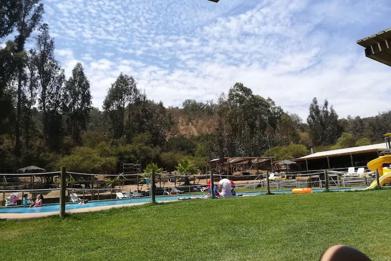 Cuenta con áreas para el pícnic y camping, ideales para visitar junto a la familia.
Créditos: Google Maps.