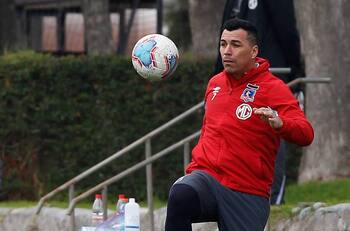 Vega: "Esteban Paredes termina jugando porque los delanteros que trae Colo Colo no están al nivel"