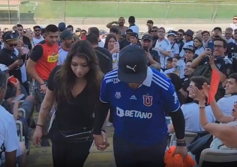 La pareja no pudo disfrutar del Superclásico en sus asientos. Foto: Captura.