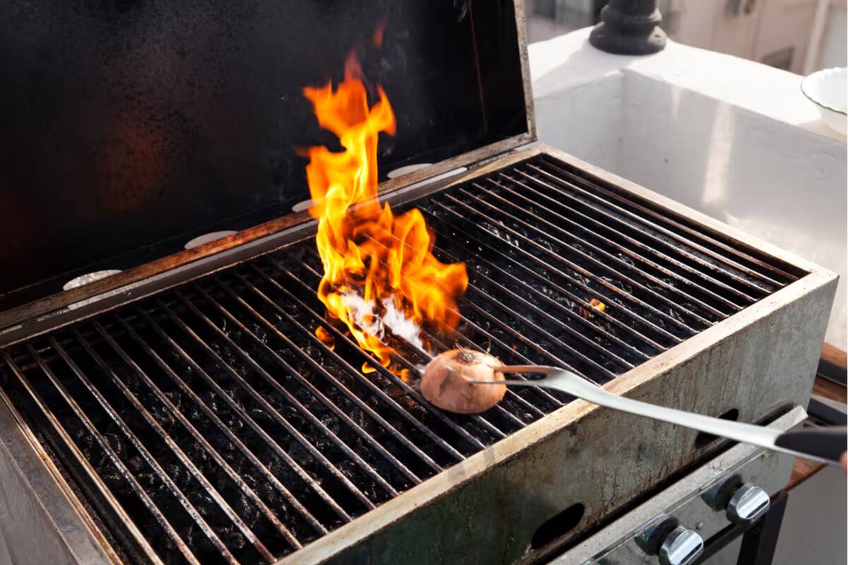 Con pocos productos puedes eliminar la grasa pegada. Foto: Univisión.