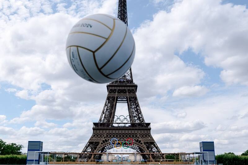 La arena donde se disputará el vóleibol playa de los Juegos Olímpicos tiene una espectacular vista a la Torre Eiffel. Foto: París 2024.