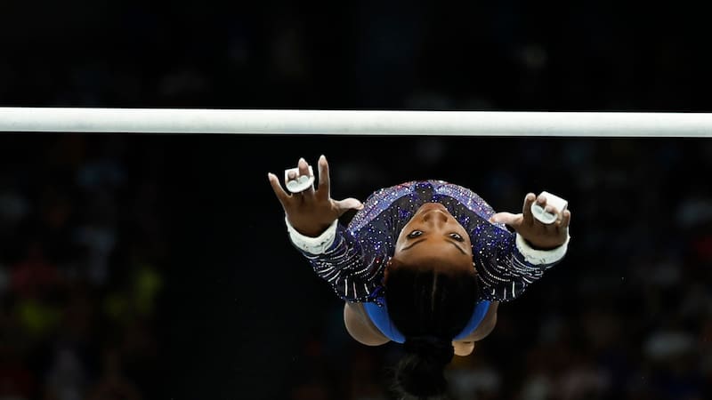 VIDEO | Ni el Dream Team se quiso perder la rutina de Simone Biles que impactó al mundo en París 2024