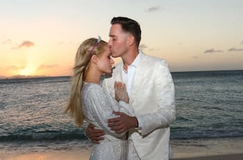 “Cada momento se siente como un sueño hecho realidad”: El romántico mensaje de Paris Hilton a su pareja tras cinco años de relación