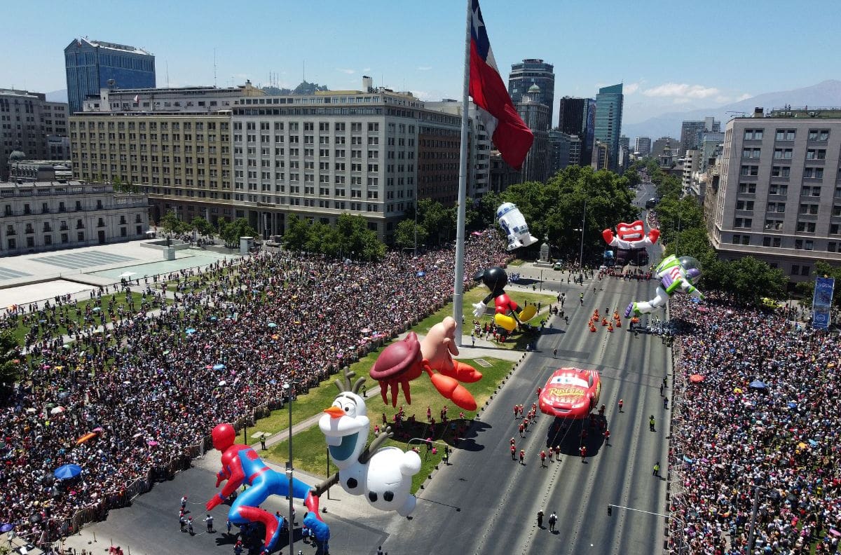 Paris Parade 2025: Cortes de tránsito y desvíos en Santiago para este domingo