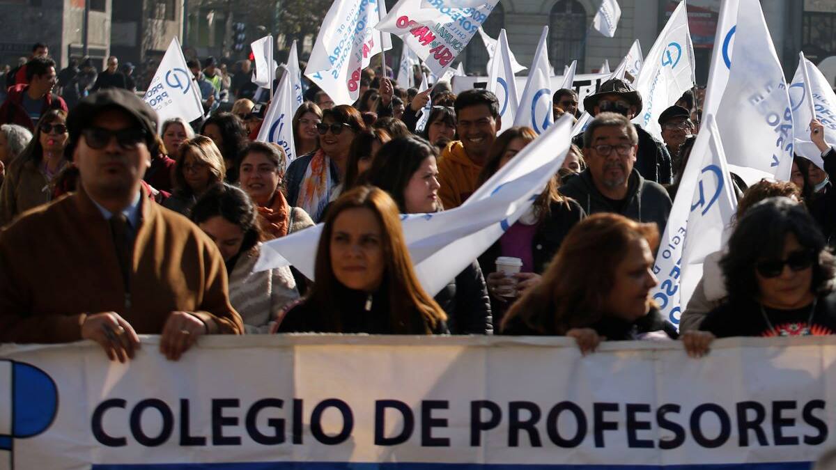 12 mil niños chilenos aún no han comenzado el año escolar: profesores piden mejoras salariales