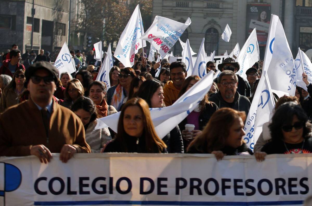 12 mil niños chilenos aún no han comenzado el año escolar: profesores piden mejoras salariales
