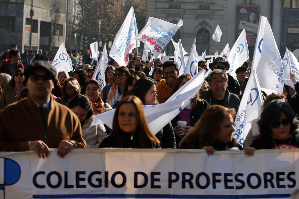 Exigen mejoras salariales y medidas en contra la violencia en las aulas.
