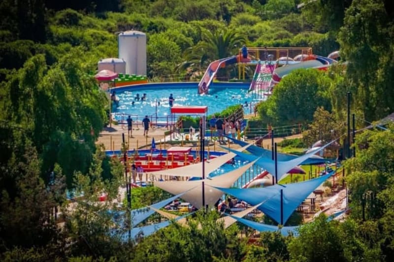 Cuenta con toboganes y piscinas, para grandes y chicos.
Créditos: Parque Acuático Curunina.