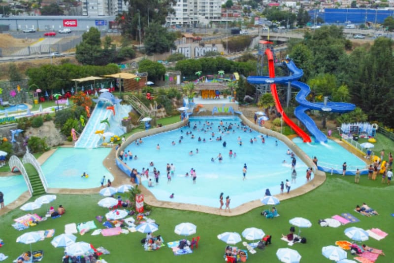 Cuenta con piscinas para adultos y niños.
Créditos: Aviva de Viña del Mar.