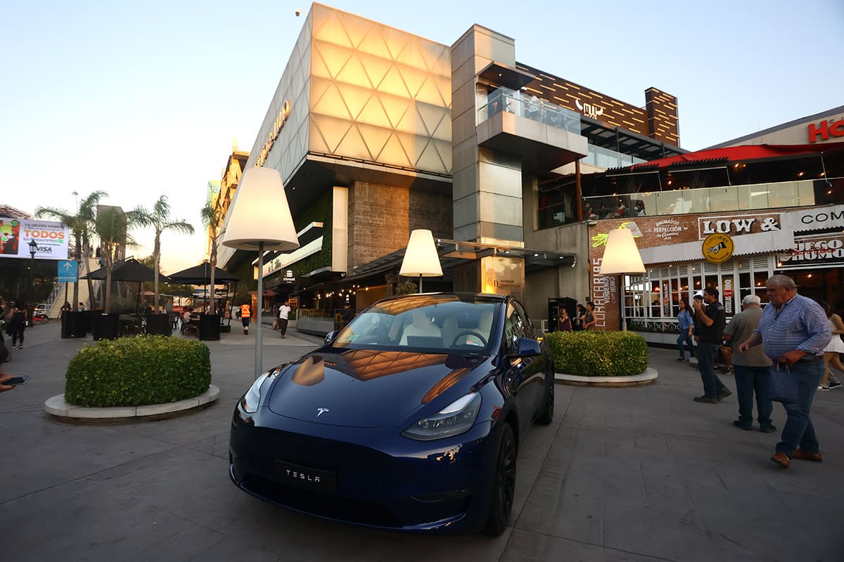 Tesla encabeza el ranking de venta de autos eléctricos en Chile. Créditos: ATON.