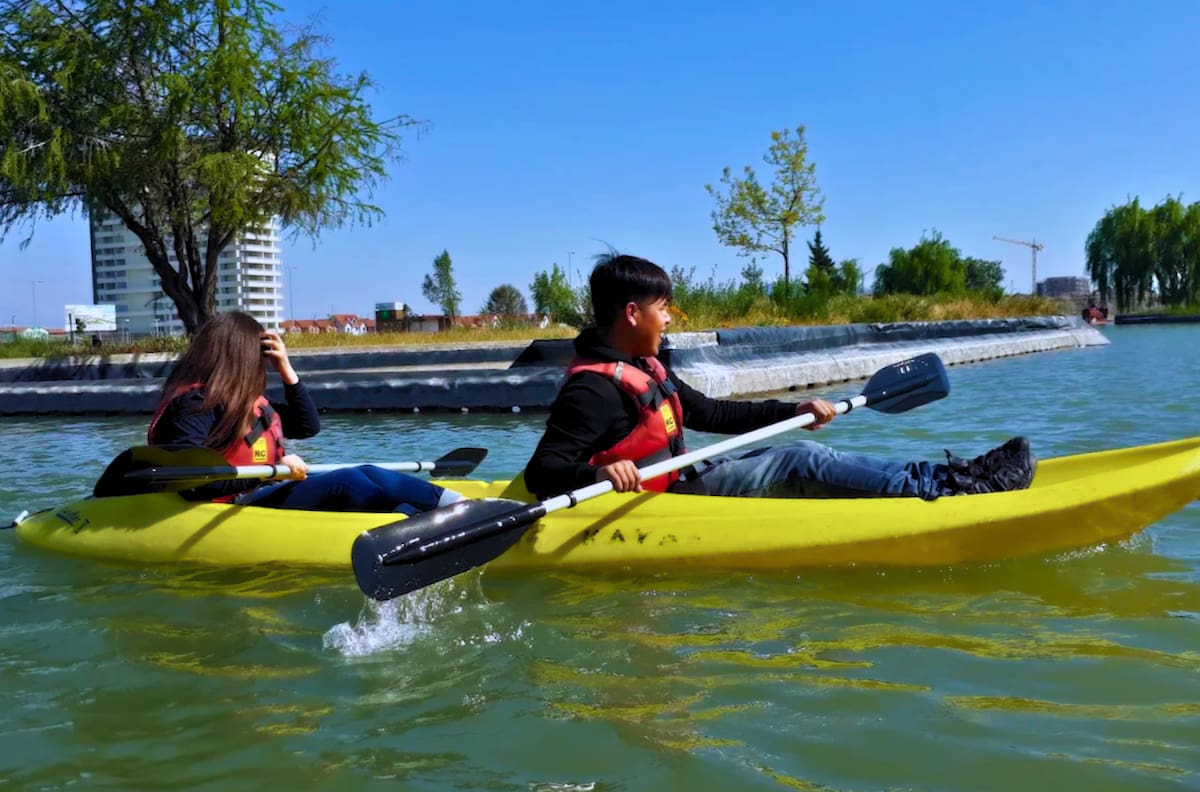 Ideal para capear el frío en otoño: El pulmón verde poco conocido de la RM que tiene una laguna gigante, ciclovías y entrada gratis