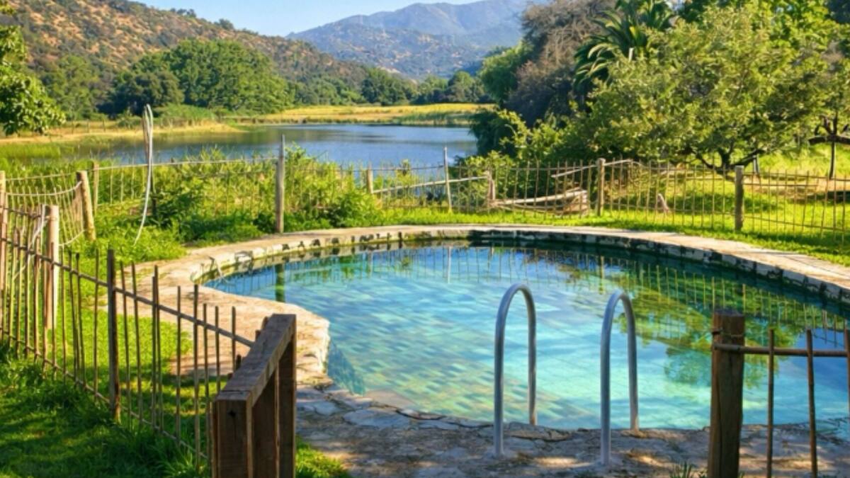 Una aventura única a 45 minutos de Santiago: Este parque cuenta con espacios para realizar deporte, senderos y una piscina rústica