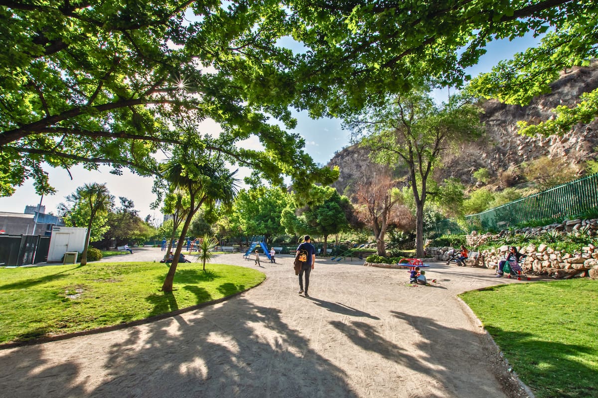 El lugar cuenta con todo lo necesario para el disfrute y descanso familiar durante la temporada de otoño. Foto: Parquemet en X.