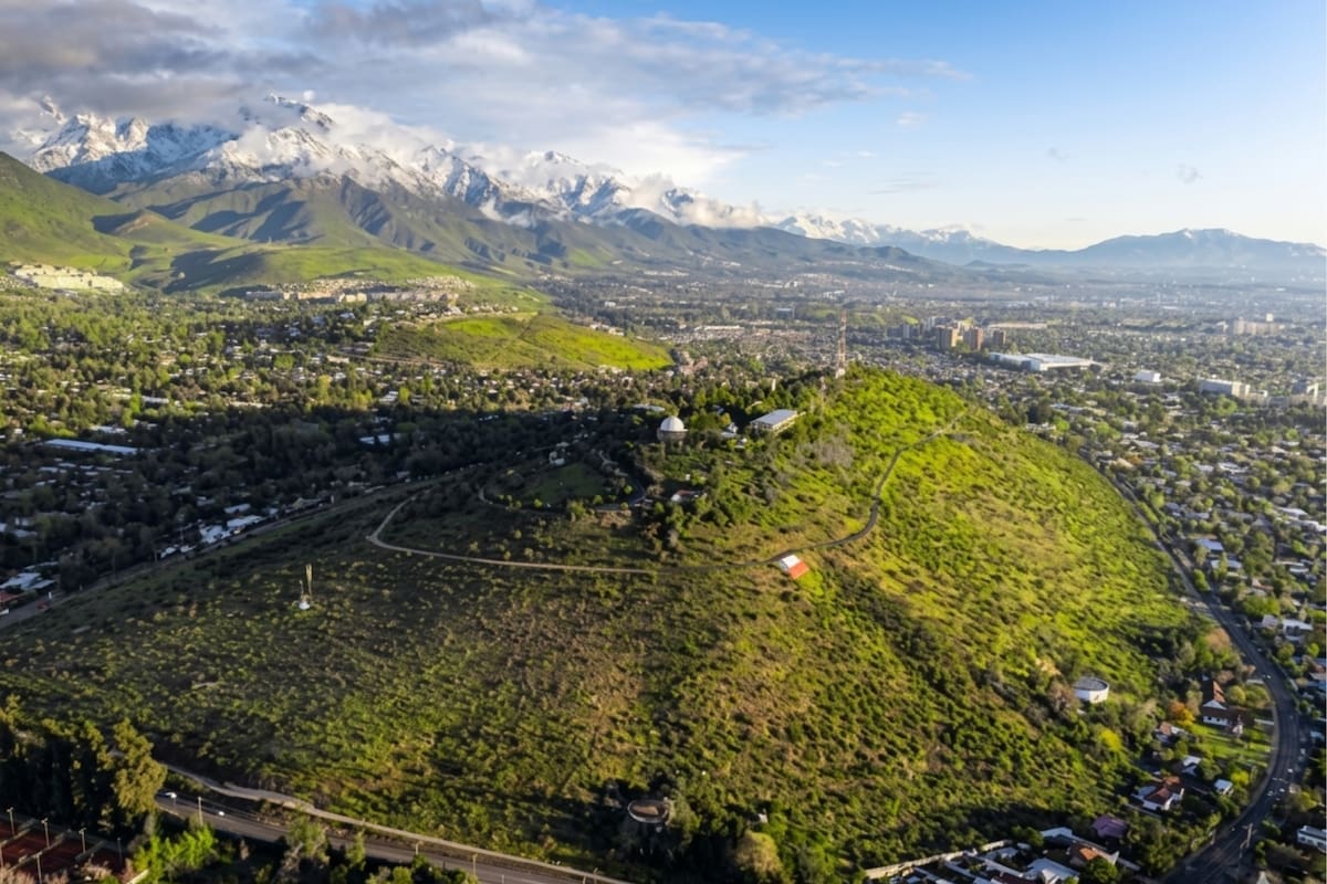 Este recinto natural se ubica en la comuna de Las Condes. Foto: Parque Cerro Calán vía Instagram.