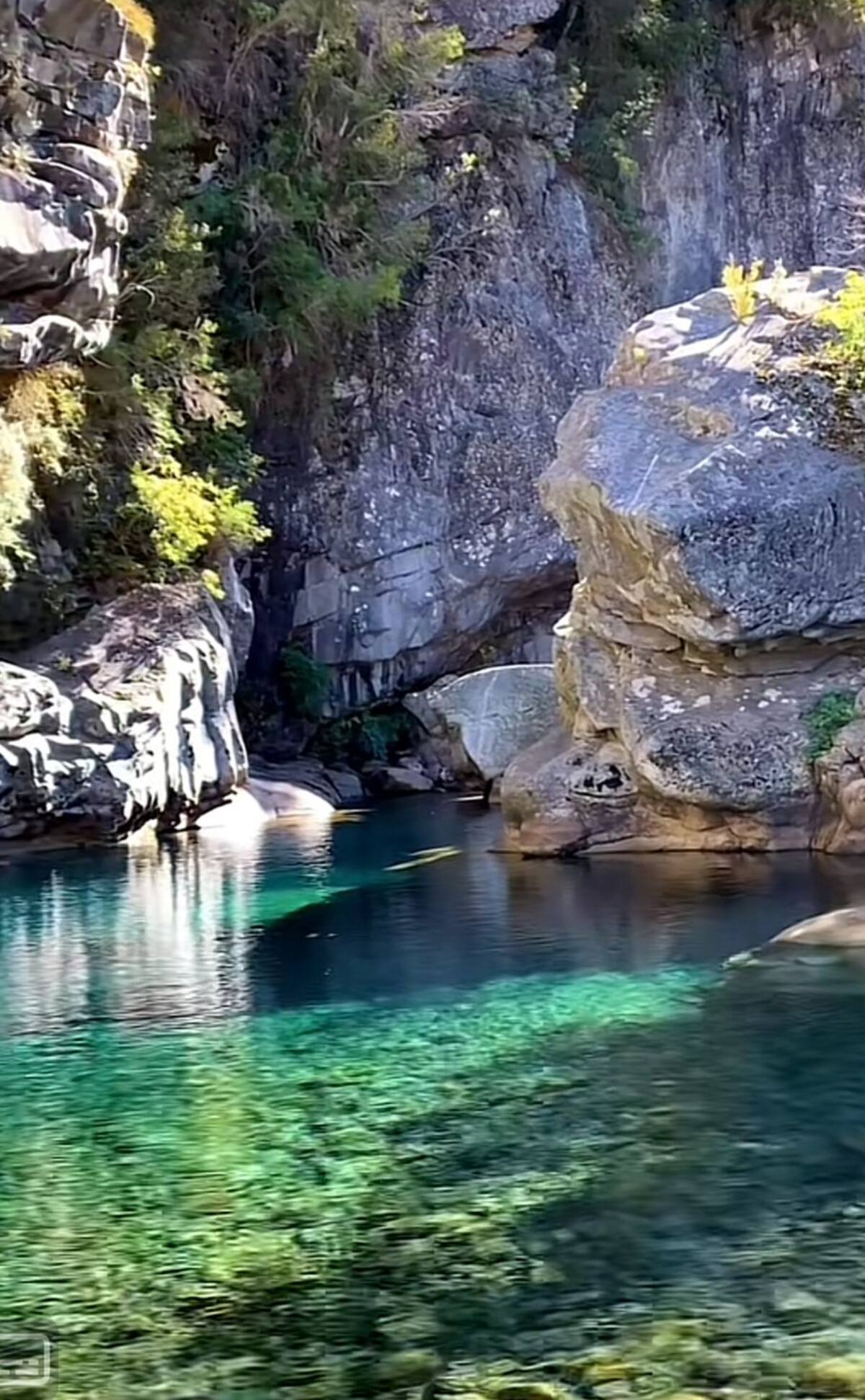 El agua del Parque Cordillera Los Quemados es cristanila. Créditos: @martinhowardg