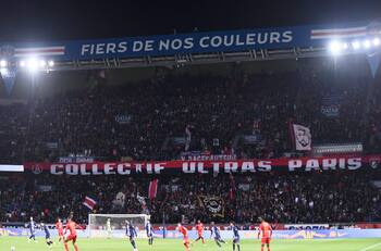 VIDEO | Lo sacaron de partido del PSG por andar con una camiseta de Palestino