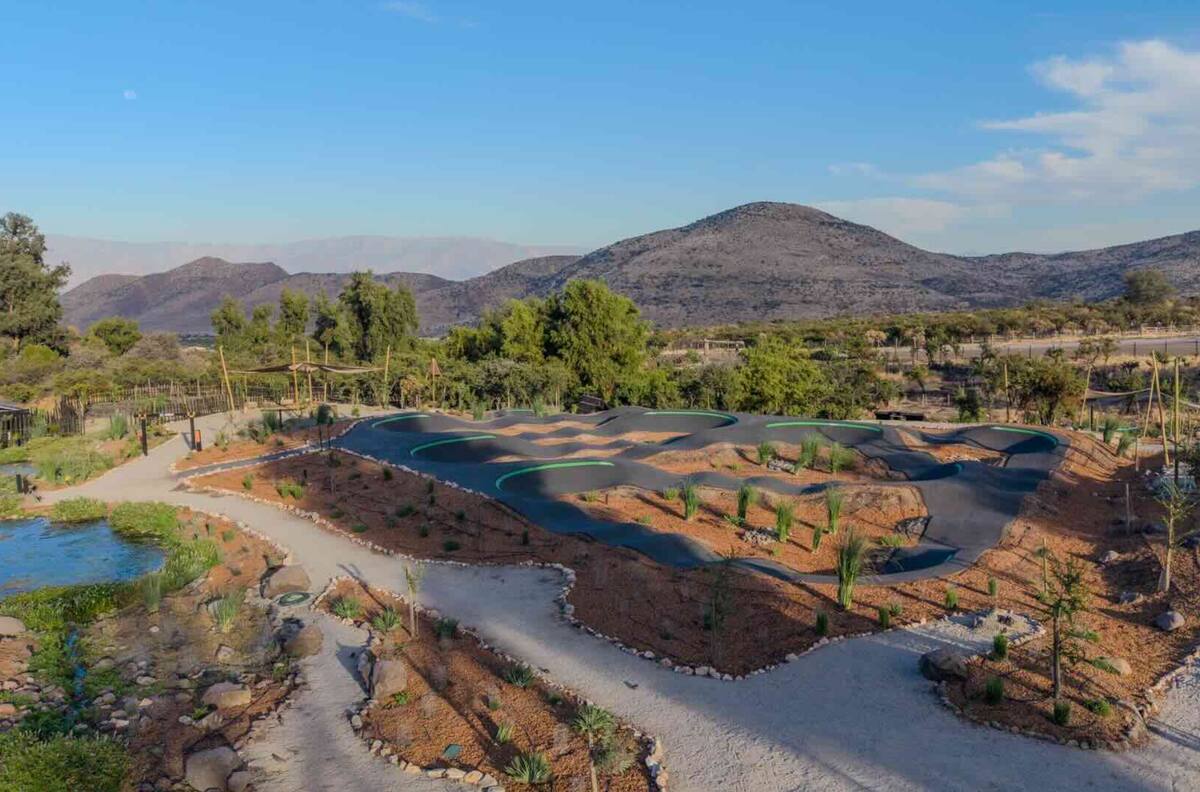 El nuevo pulmón verde de 300 hectáreas que se inaugurará en la RM: tiene laguna artificial, senderos de trekking y bikepark