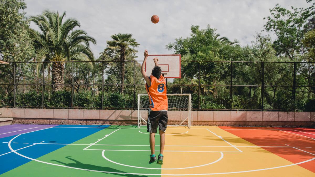 Este parque de la Región Metropolitana cuenta con amplias canchas para ejercitarse durante la semana