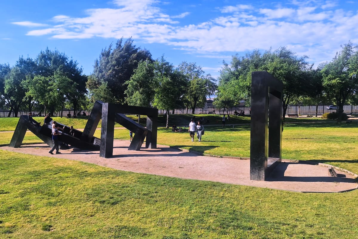 Una de las áreas verdes más increíbles y grandes de Santiago. Créditos: Google Maps.