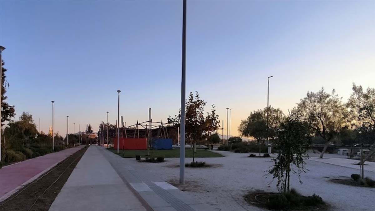 El megaproyecto urbano de 80 mil millones de pesos en Santiago que sigue esperando fecha de inauguración