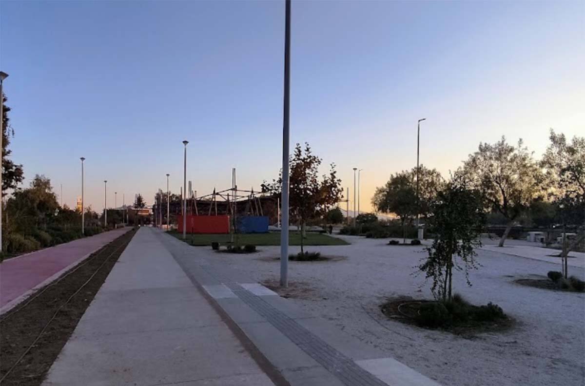 El megaproyecto urbano de 80 mil millones de pesos en Santiago que sigue esperando fecha de inauguración