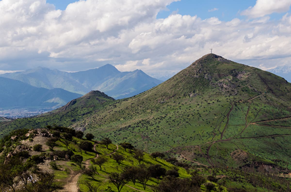 Ni el San Cristóbal ni el Santa Lucía: El pulmón verde de Santiago con entrada liberada y una vista única desde las alturas