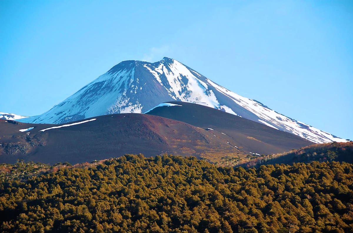Tiene volcán, lagunas y bosques milenarios: el destino del sur de Chile ideal para visitar en Semana Santa