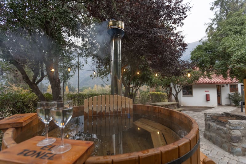 En el lugar además podrás disfrutar de las exquisitas tinajas de agua caliente, ideales para relajarse y liberar el estrés. Créditos: Caja Los Héroes.