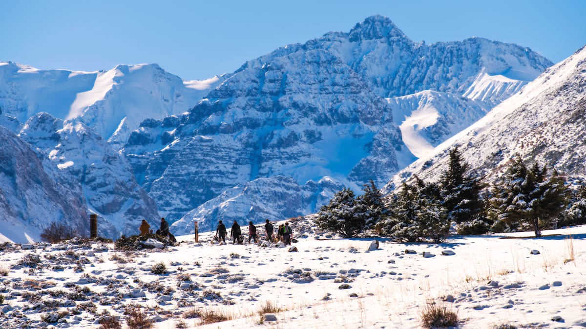 El santuario cordillerano cerca de Santiago para descubrir la majestuosidad de los glaciares y la nieve en otoño