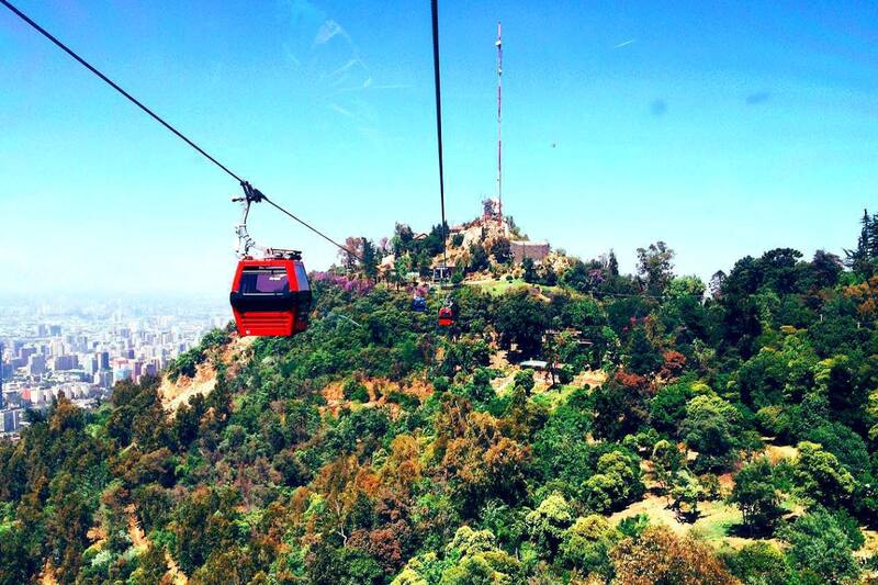 Una de las actividades que puedes hacer en el Parquemet es subir al teleférico.