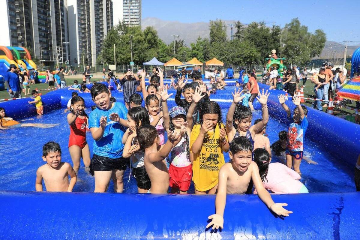 El parque ofrece una refrescante entretención para los más pequeños de la casa este verano.