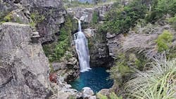 Disfruta a tres horas de Santiago: Este parque alberga una gran piscina natural de aguas color turquesa ideal para el baño