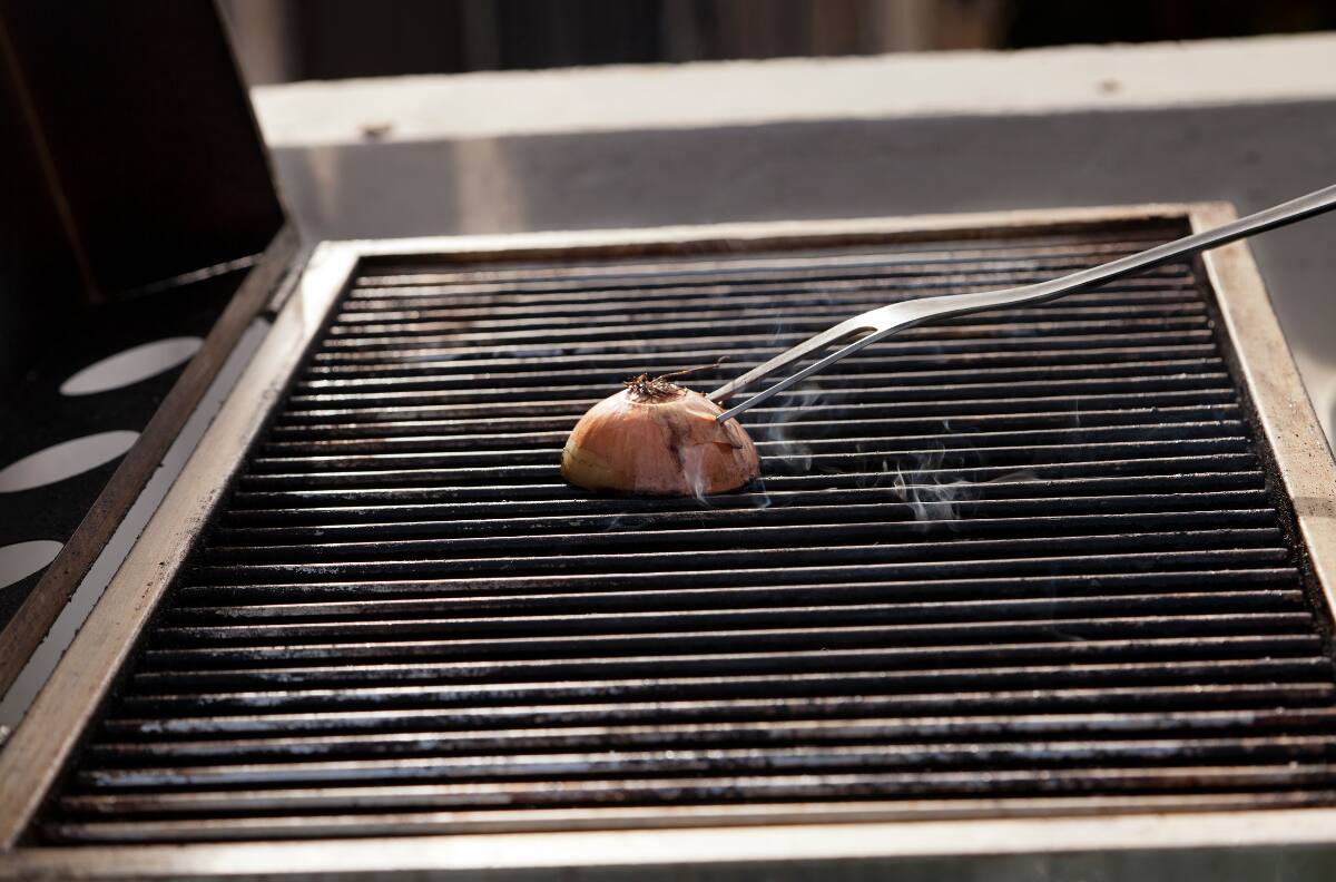 ¿Cómo limpiar correctamente la parrilla para tu asado de Fiestas Patrias? Esto dice un experto