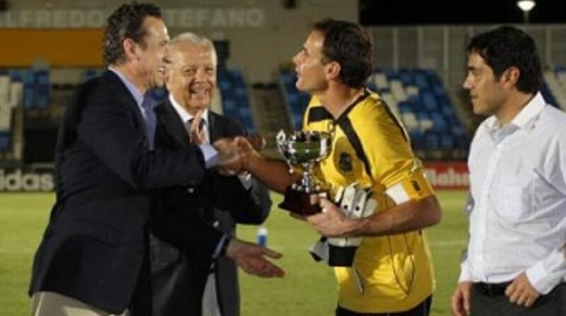 Gustavo Dalsasso y Jorge Valdano en duelo entre Real Madrid Castilla y Everton.