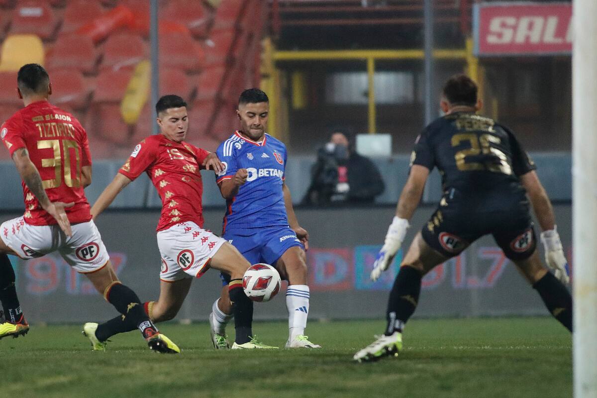 Unión Española y Universidad de Chile se verán las caras en el estadio Santa Laura, en un partido amistoso. (Foto: Agencia Aton)