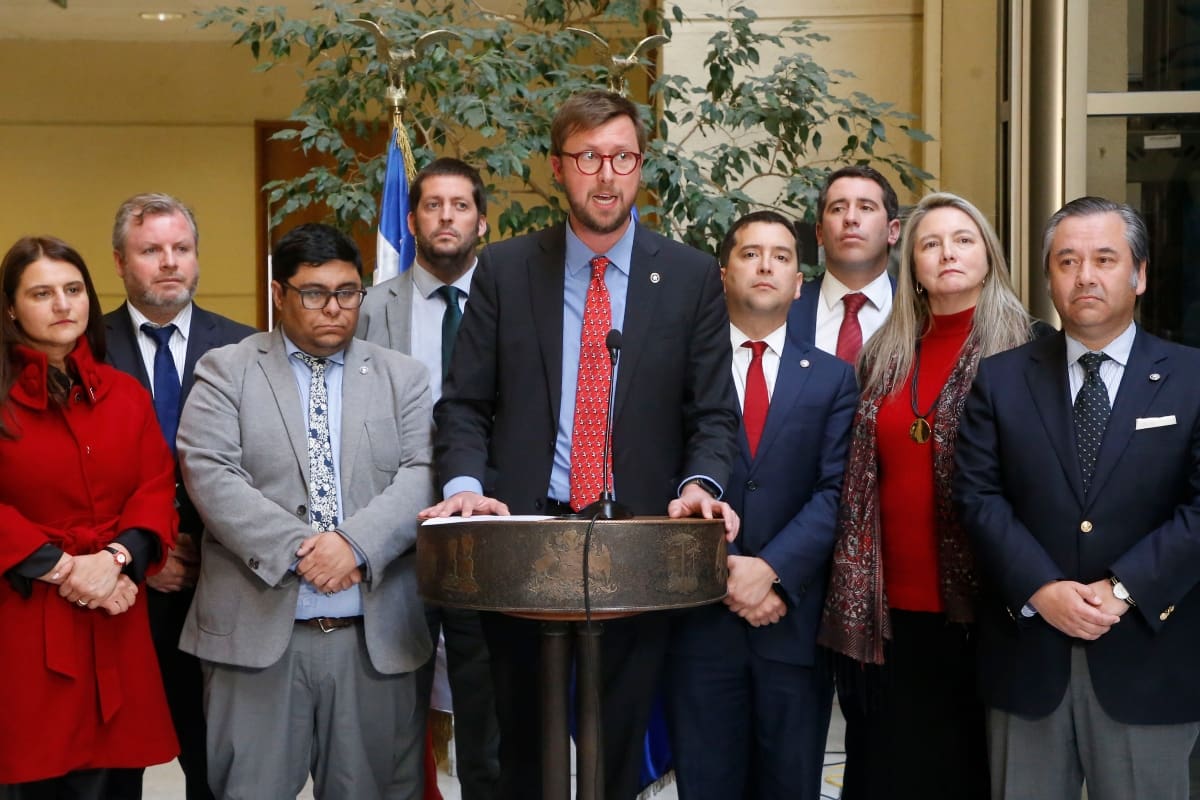La bancada de oposición realizó la AC contra Carolina Tohá.