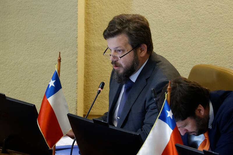 Diputado Johannes Kaiser le lanzó un lápiz a jefe de su bancada. Créditos: ATON.