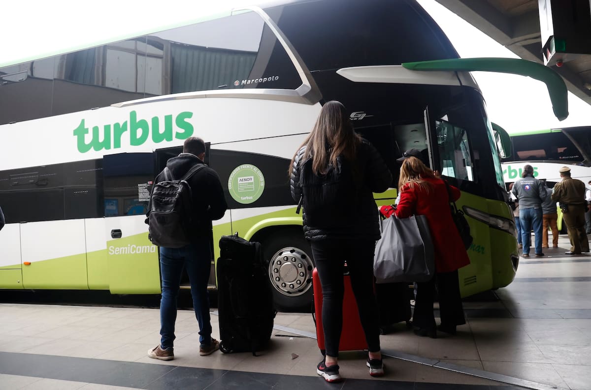 De $10.000 a $21.600: El drástico aumento de precio en los buses interurbanos que alerta a Chile