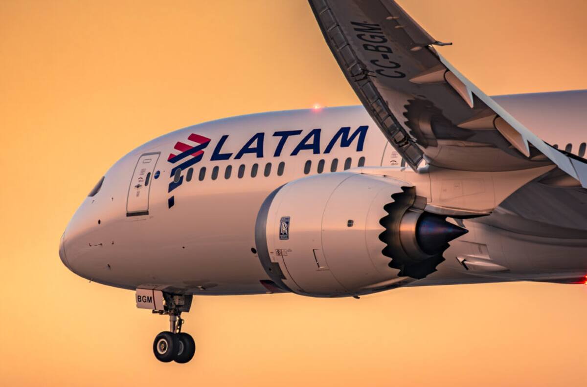 Latam confirma posibilidad de alzas en los costos de pasajes aéreos