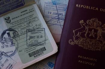 ¿Cómo puedo obtener mi pasaporte y cuál es el precio que debo pagar?