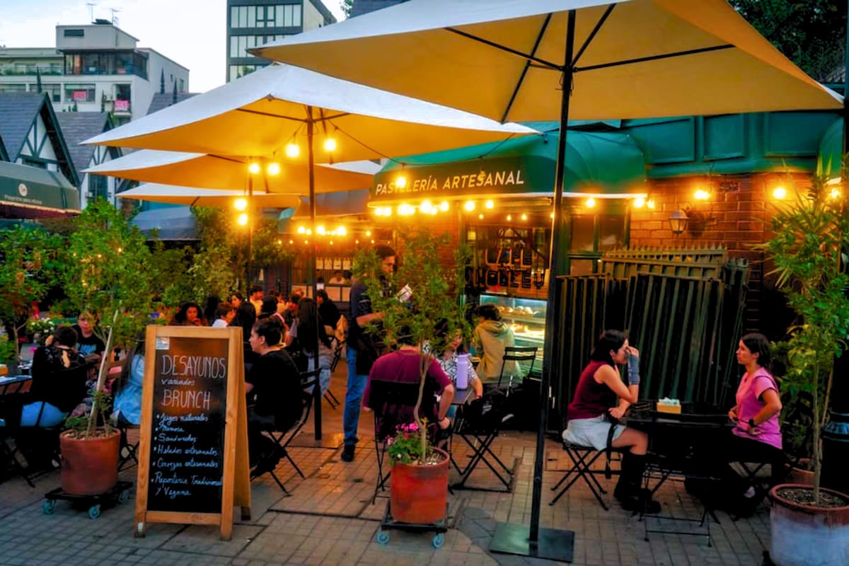 Un lugar que invita a pasar las mejores y más icónicas tardes del otoño en total relajo. Foto: Café Holley en Instagram.