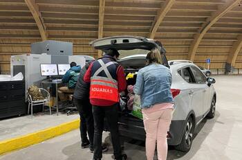 Argentinos cruzan a Chile por Semana Santa y colapsan Paso Los Libertadores