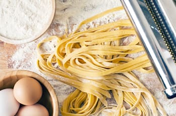 Receta de pasta fresca con solo dos ingredientes: Fácil, económica y lista en pocos minutos