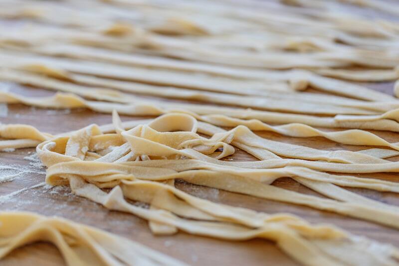 Hechas a mano en sus locales, Fagotto convierte las pastas bigoli al streetfood en formato individual para llevar.