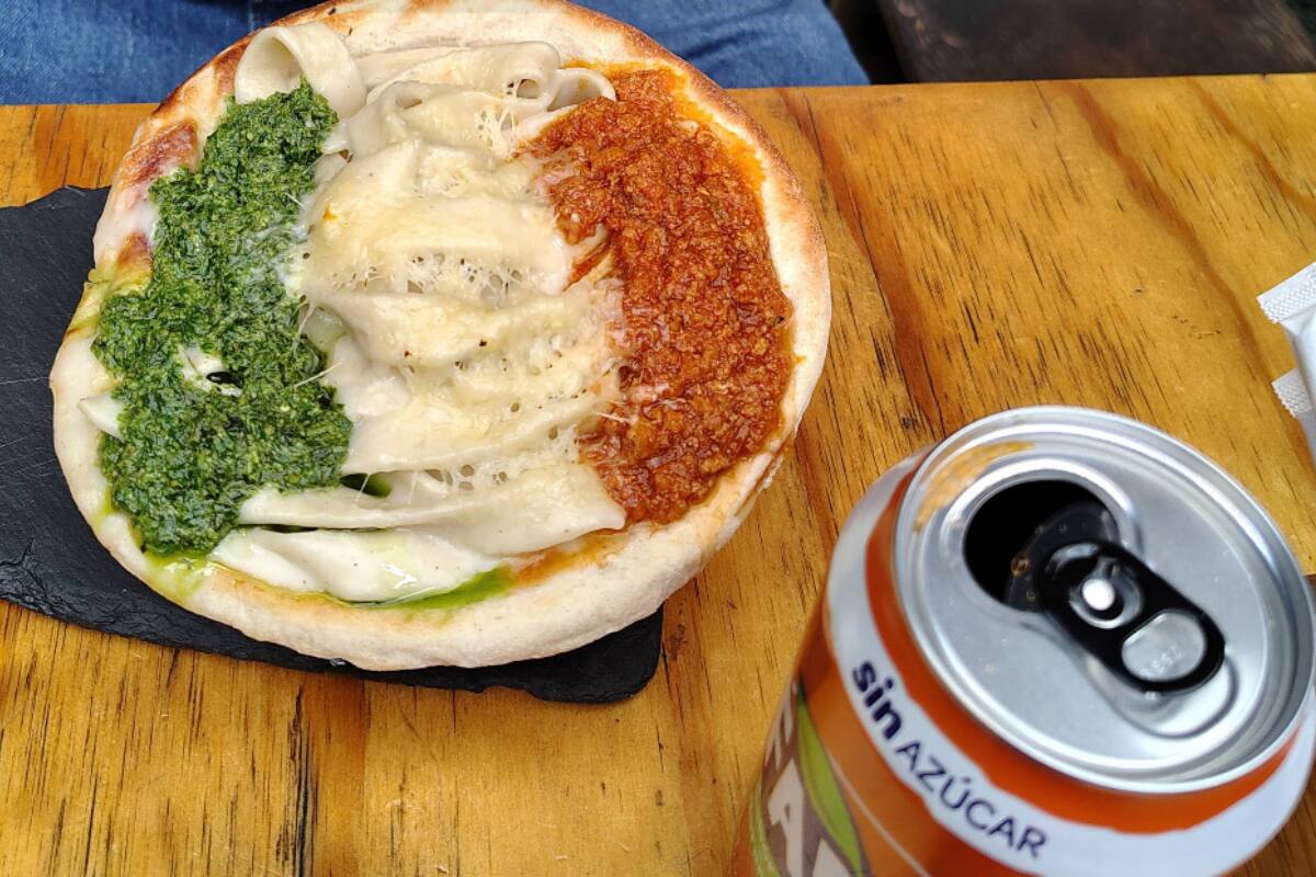 El local ofrece una amplia variedad de pastas y lasañas preparadas en platos comestibles, hechos en base a masa de pizza. Créditos: Google Maps.