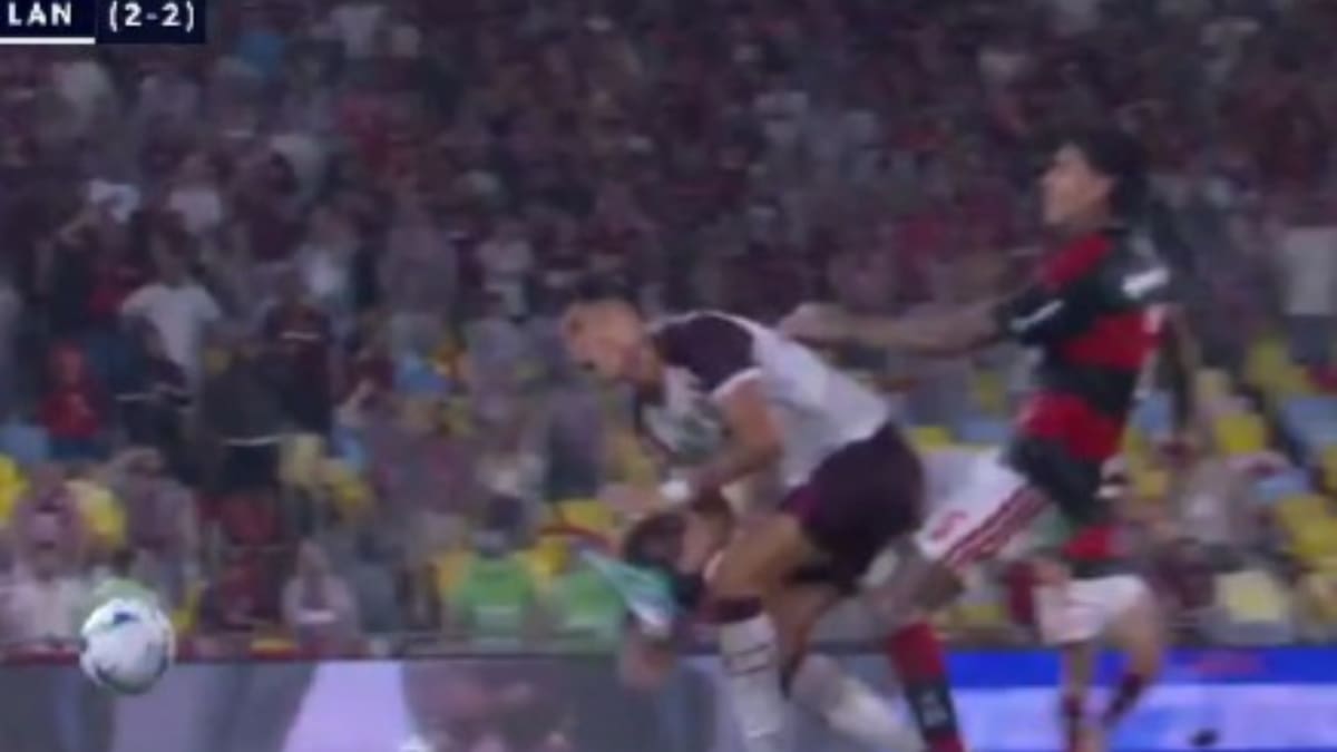 VIDEO | A la altura de la cintura: la feroz patada de Erick Pulgar al Tucu Sepúlveda en la Recopa Sudamericana