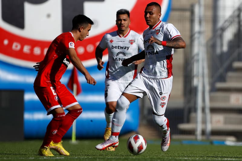 Flores jugando por Unión La Calera.